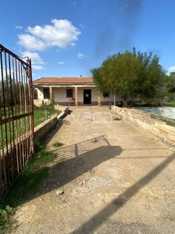 casa indipendente in vendita a Caltagirone in zona Santo Pietro