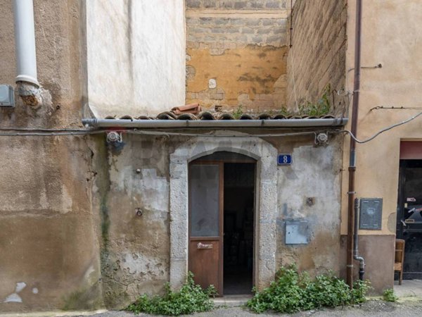 casa indipendente in vendita a Caltagirone