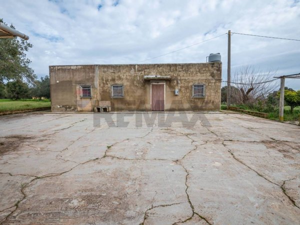 casa indipendente in vendita a Caltagirone in zona Santo Pietro