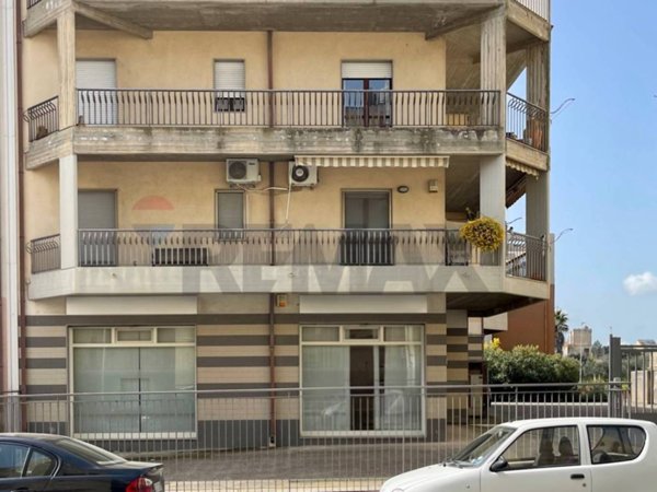locale commerciale in vendita a Caltagirone