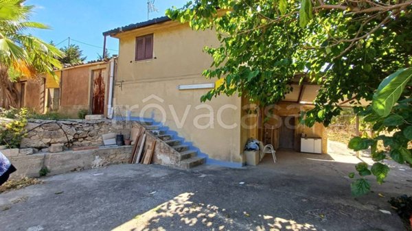 casa indipendente in vendita a Caltagirone