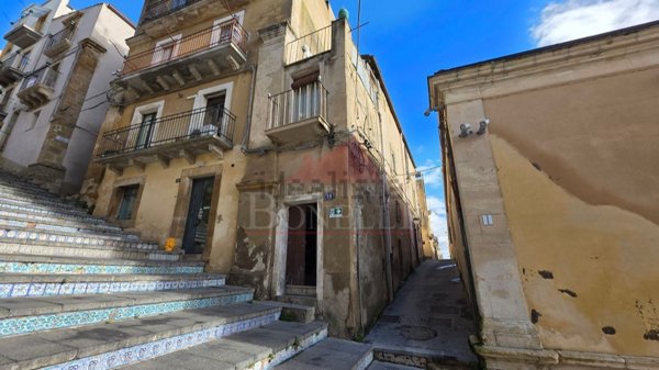 casa indipendente in vendita a Caltagirone