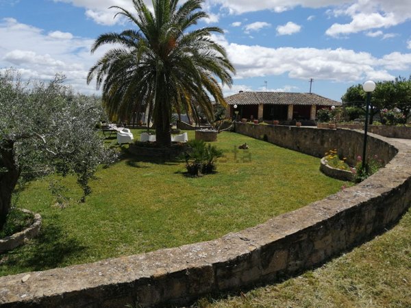 casa indipendente in vendita a Caltagirone in zona Santo Pietro