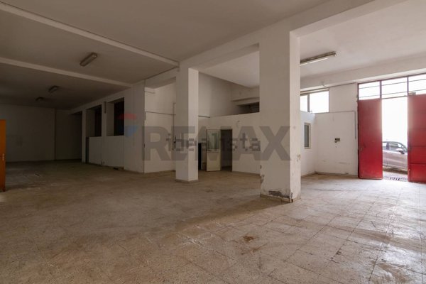 locale di sgombero in vendita a Caltagirone