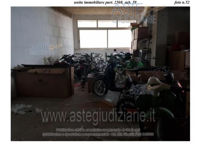 locale commerciale in vendita a Caltagirone