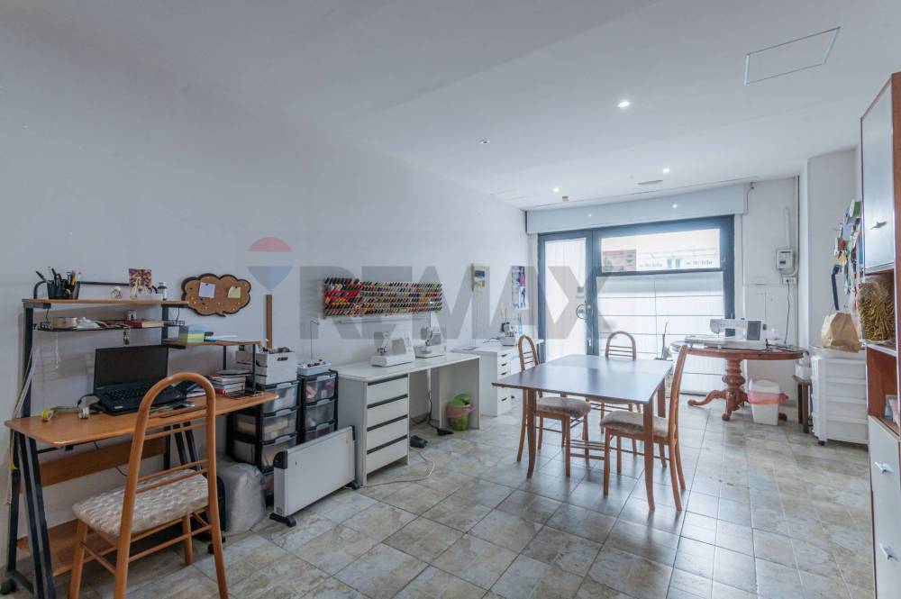 locale commerciale in vendita a Caltagirone