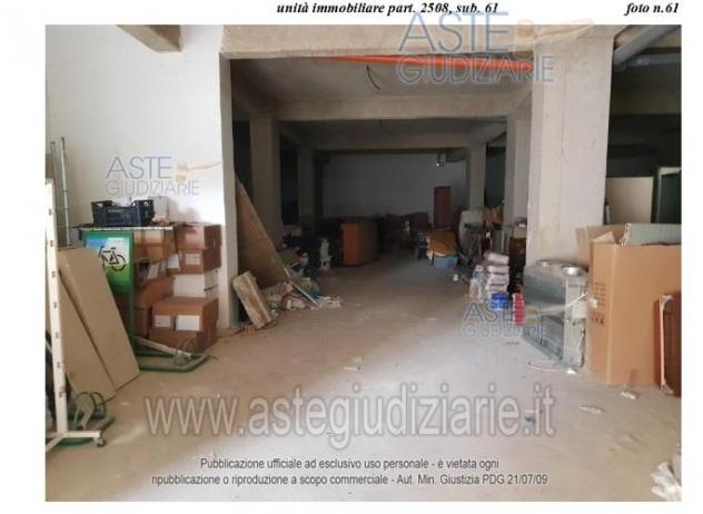 locale commerciale in vendita a Caltagirone