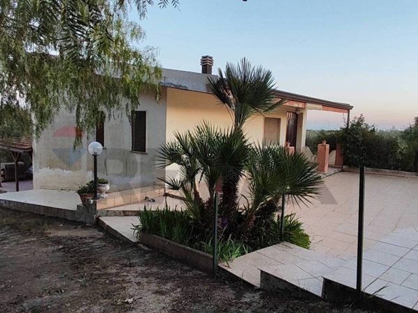 casa indipendente in vendita a Caltagirone