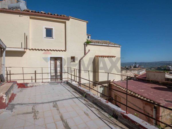 casa indipendente in vendita a Caltagirone in zona Signore del Soccorso