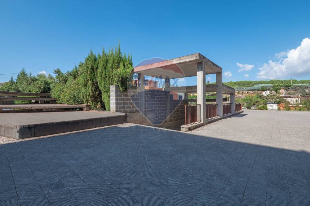 locale commerciale in vendita a Caltagirone