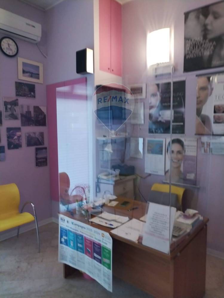 locale commerciale in vendita a Caltagirone