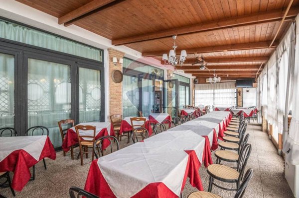 locale commerciale in vendita a Caltagirone