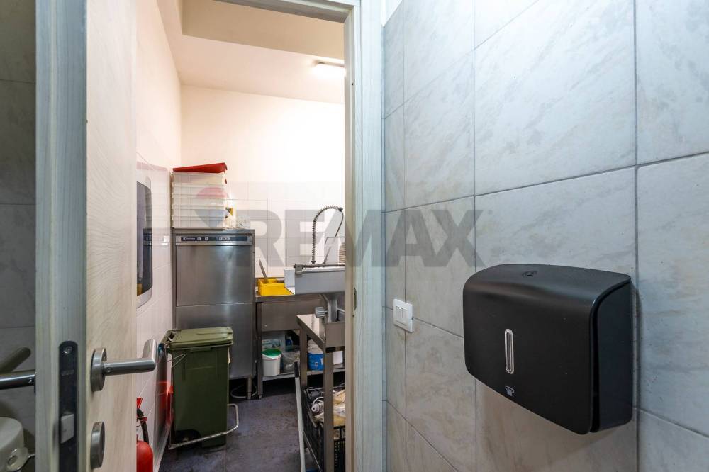 locale commerciale in vendita a Caltagirone