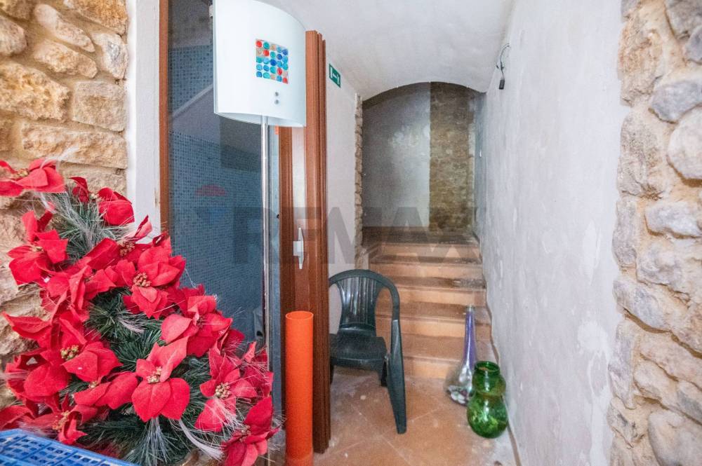 locale di sgombero in vendita a Caltagirone