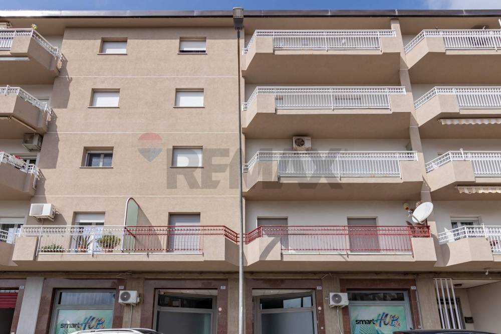 locale commerciale in vendita a Caltagirone