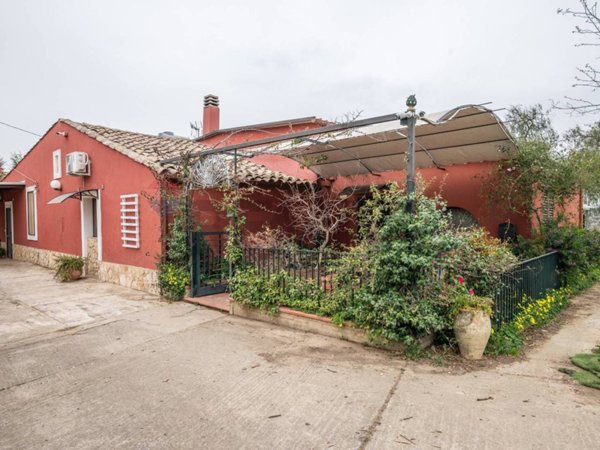 casa indipendente in vendita a Caltagirone in zona Piano San Paolo