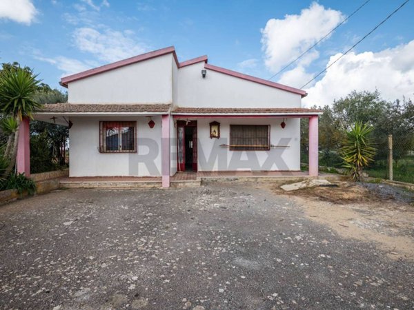 casa indipendente in vendita a Caltagirone