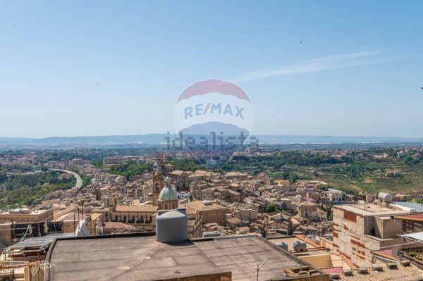 casa indipendente in vendita a Caltagirone