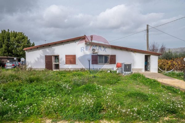 casa indipendente in vendita a Caltagirone