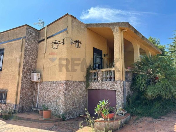 casa indipendente in vendita a Caltagirone