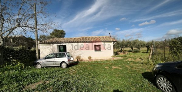 casa indipendente in vendita a Caltagirone