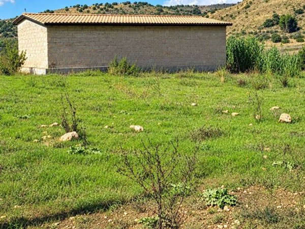 casa indipendente in vendita a Caltagirone