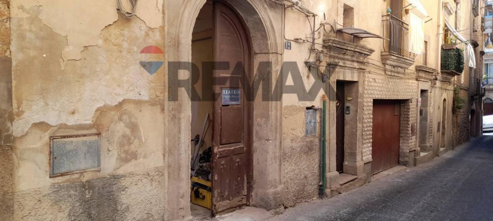 locale commerciale in vendita a Caltagirone