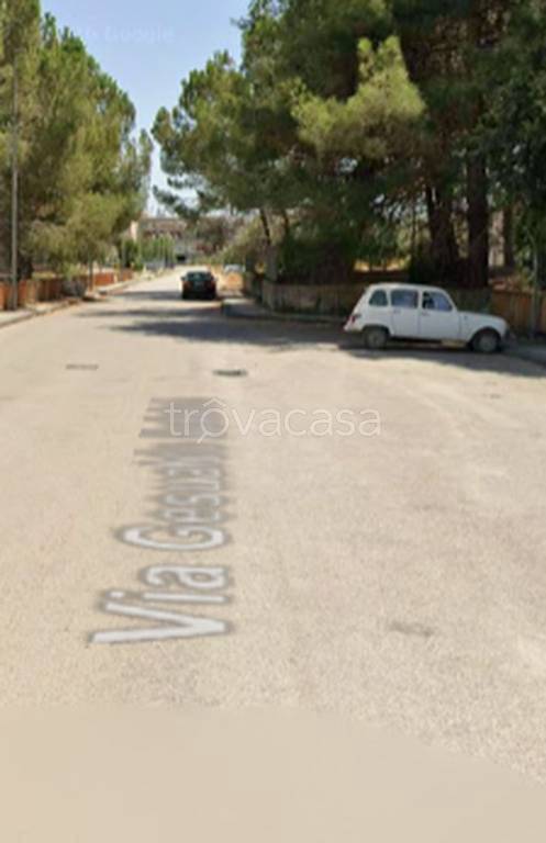 locale commerciale in vendita a Caltagirone