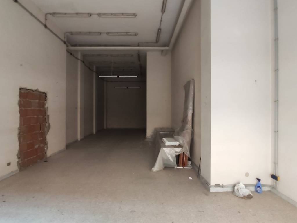 locale commerciale in vendita a Caltagirone