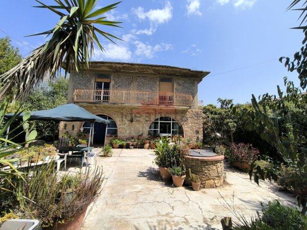 casa indipendente in vendita a Caltagirone