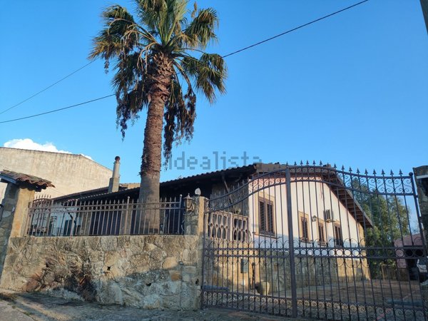 casa indipendente in vendita a Caltagirone