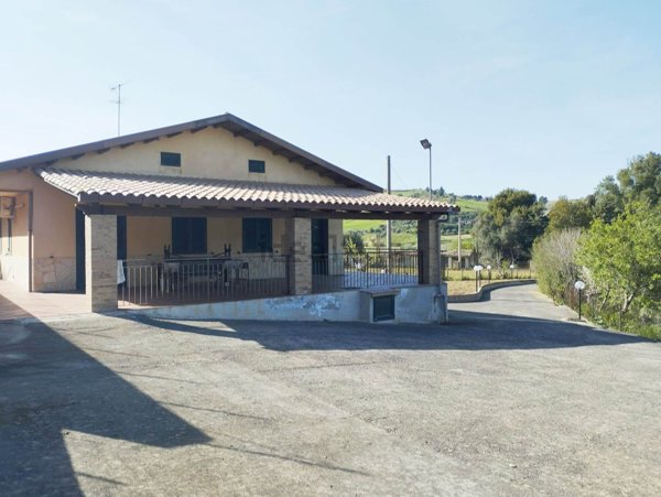casa indipendente in vendita a Caltagirone