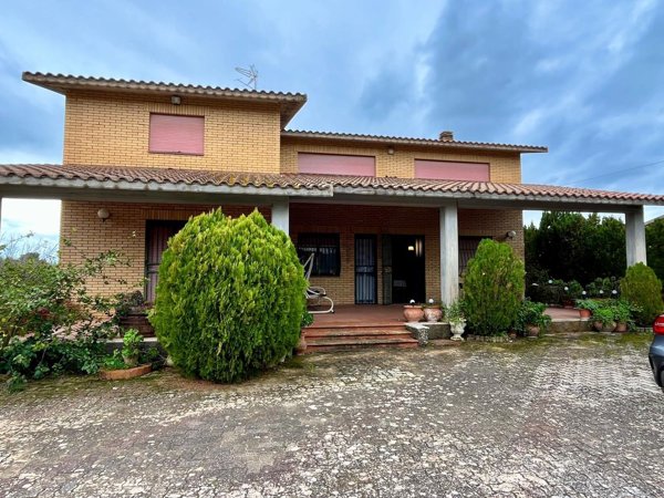 casa indipendente in vendita a Caltagirone in zona Santo Pietro