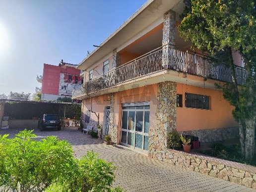 casa indipendente in vendita a Caltagirone