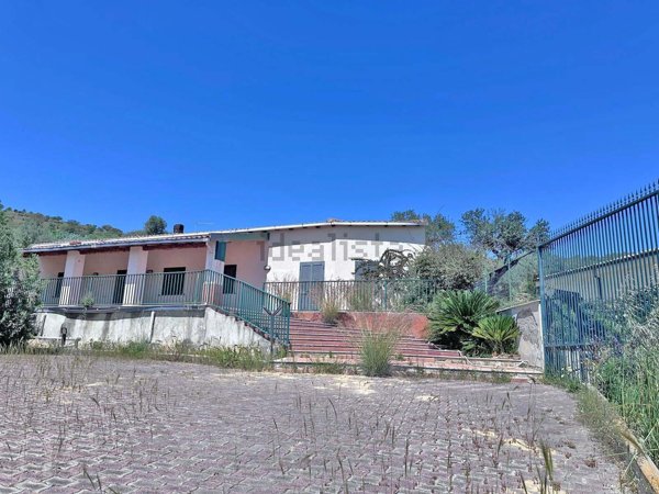 casa indipendente in vendita a Caltagirone in zona Santo Pietro