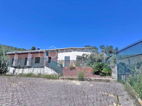 casa indipendente in vendita a Caltagirone in zona Santo Pietro
