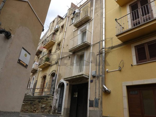 casa indipendente in vendita a Caltagirone