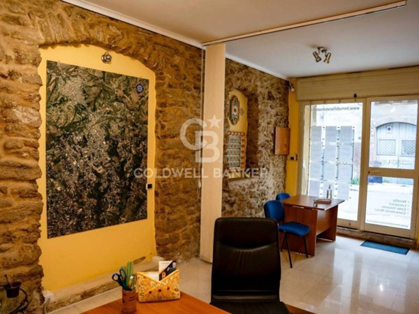 negozio in vendita a Caltagirone