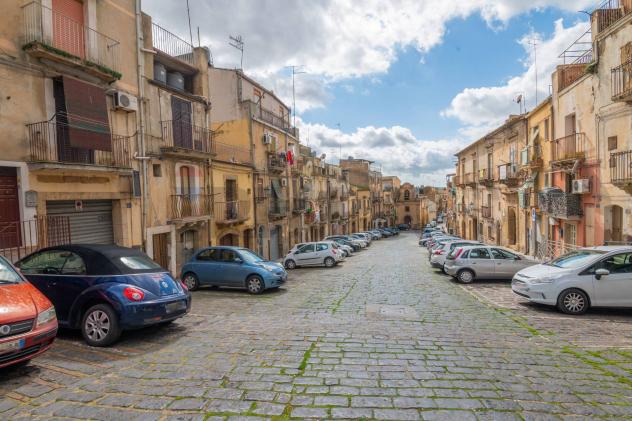 casa indipendente in vendita a Caltagirone