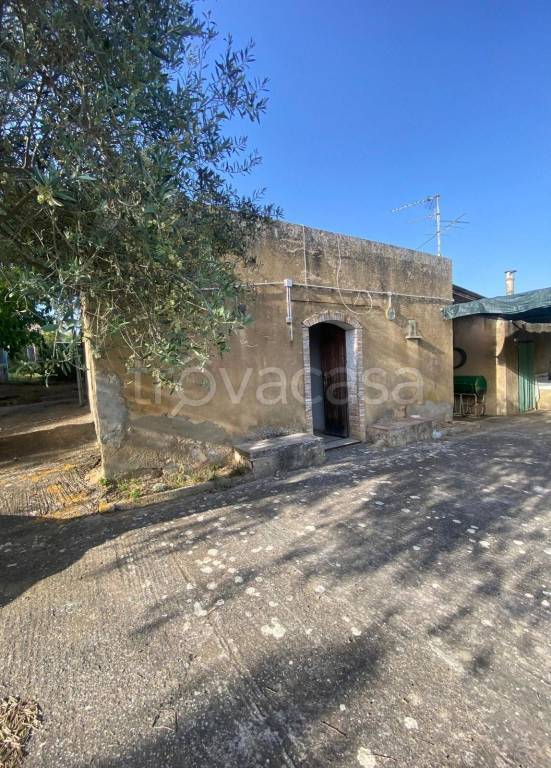 casa indipendente in vendita a Caltagirone in zona Piano Carbone