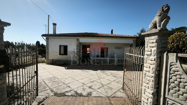 casa indipendente in vendita a Caltagirone