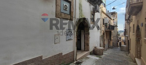 locale commerciale in vendita a Caltagirone