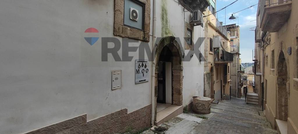 negozio in vendita a Caltagirone in zona Signore del Soccorso