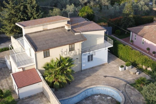casa indipendente in vendita a Caltagirone