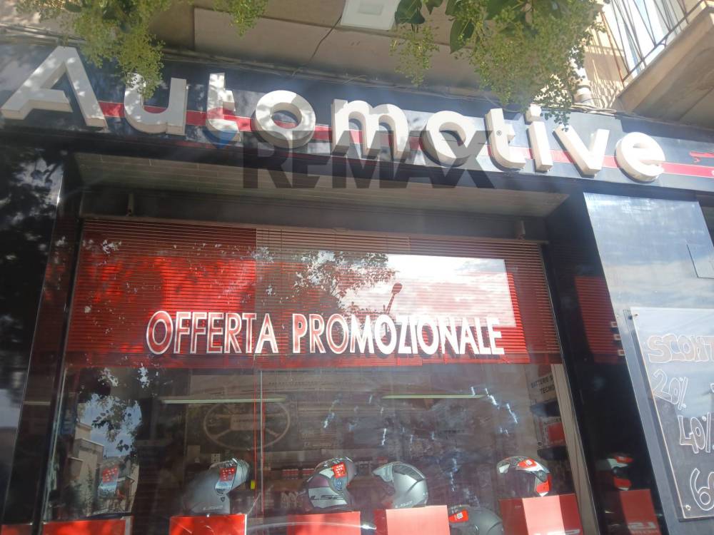 locale commerciale in vendita a Caltagirone