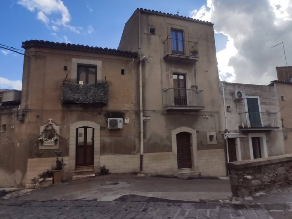 casa indipendente in vendita a Caltagirone