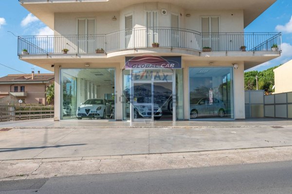 locale commerciale in vendita a Caltagirone