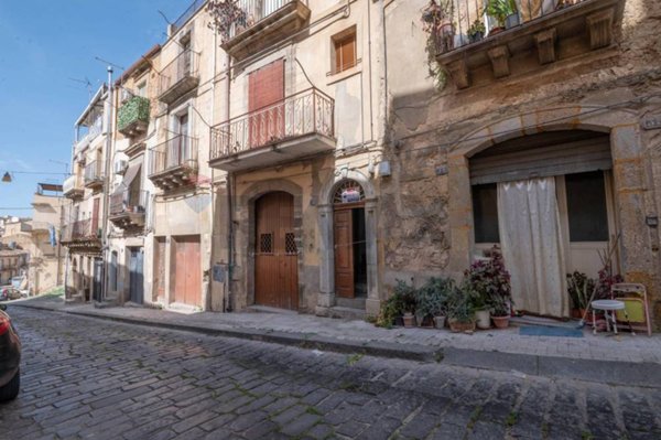 casa indipendente in vendita a Caltagirone in zona Signore del Soccorso