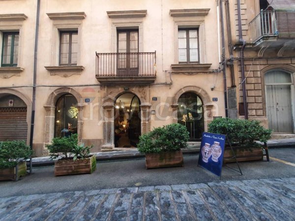 negozio in vendita a Caltagirone in zona Signore del Soccorso
