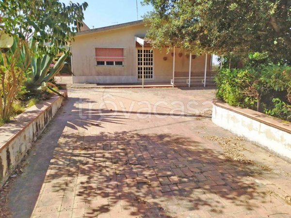 casa indipendente in vendita a Caltagirone in zona Villa Gravina